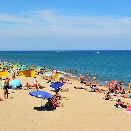 T2 Avec Terrasse, Parking Et Climatisation A 800m De La - Fr-1-782-11 *