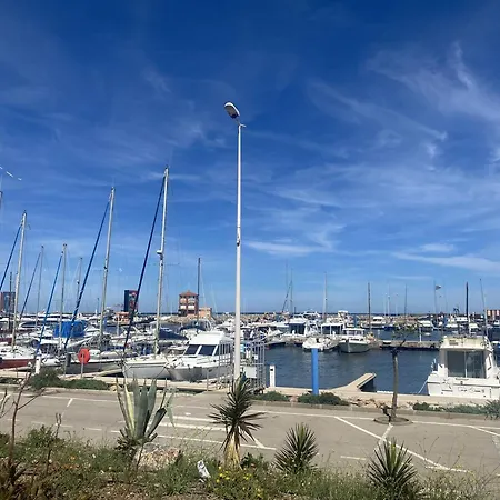 Villa T2 Avec Terrasse, Parking Et Climatisation A 800m De La - Fr-1-782-11